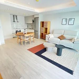 Deluxe Marina View Seafront Apartment
